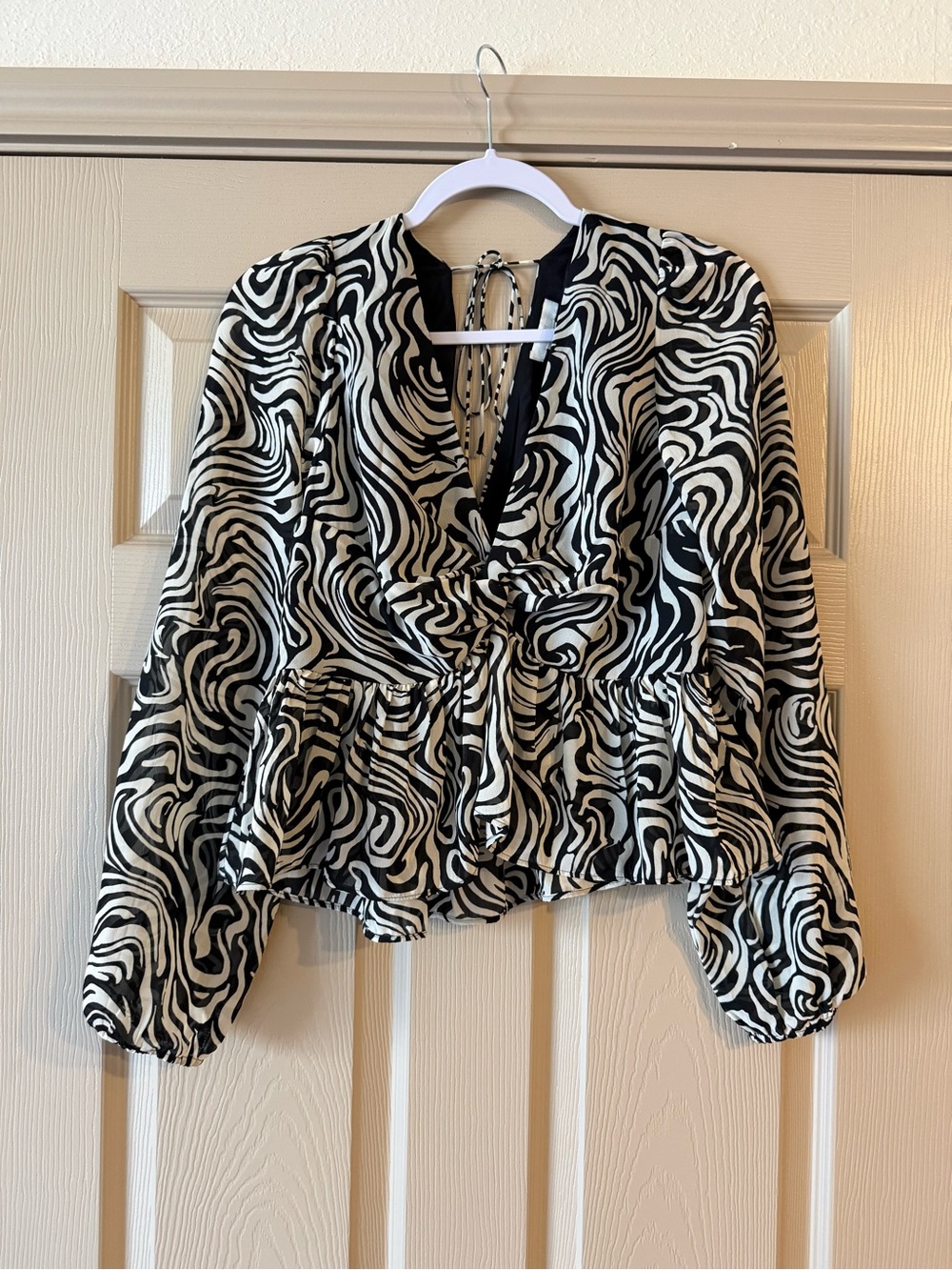 H&M Black & White Swirl Tie-Back Peplum Blouse